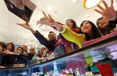 美女喷日本一区跳转中国人依然爱赴日旅游 消费已由爆买转向网购